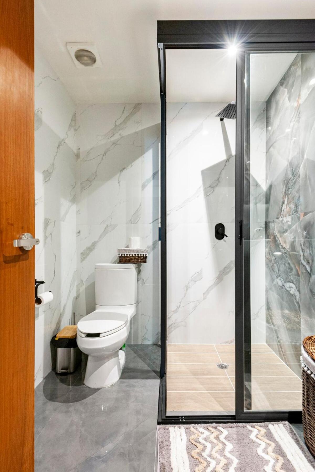 Luxury With Amazing Pool, Gym, Sauna, Wifi Apartment *