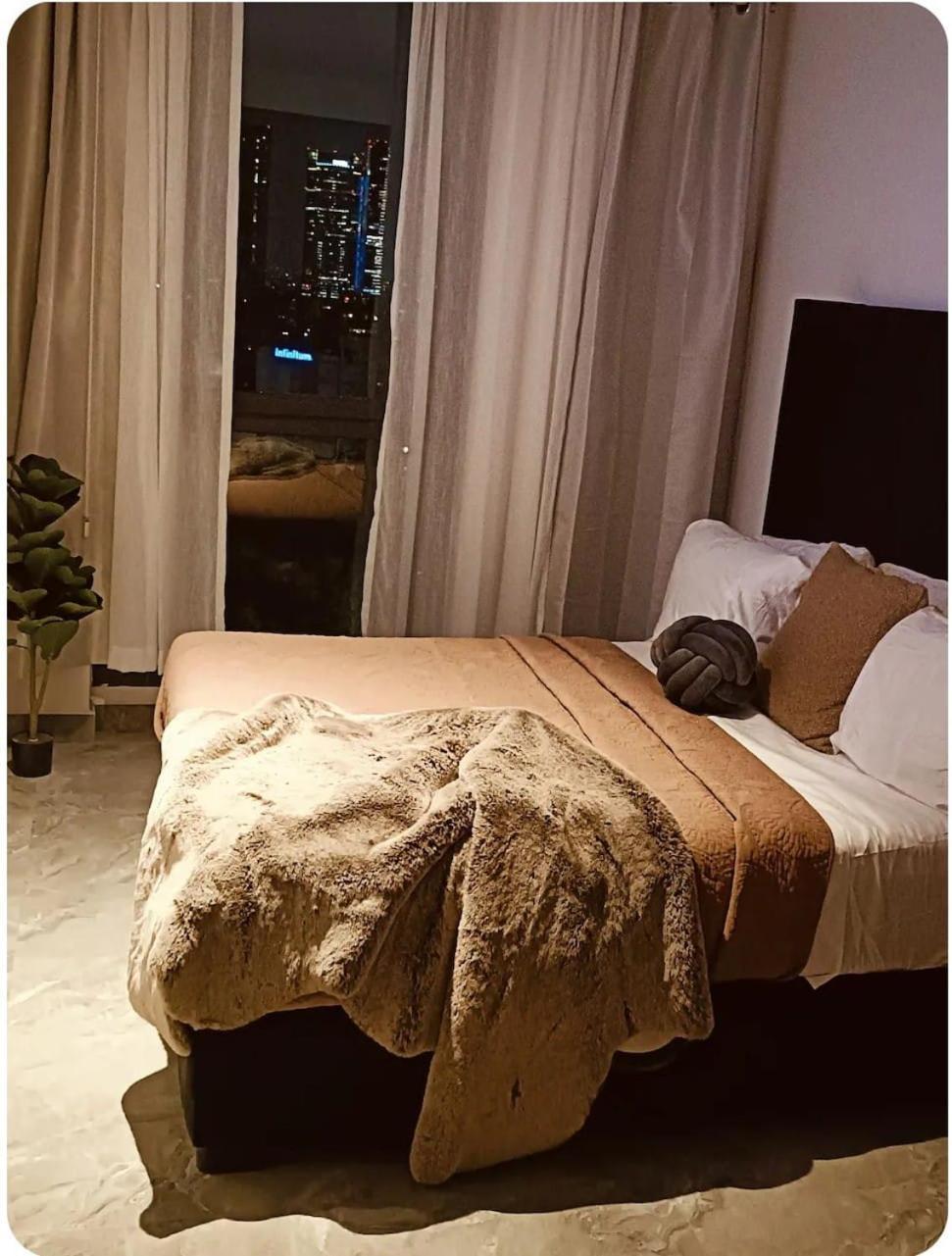 Apartment Luxury With Amazing Pool, Gym, Sauna, Wifi *